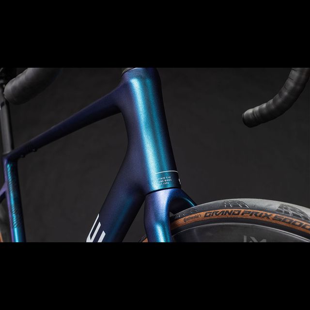 CUBE Attain C:62 SLT maantiepyörä